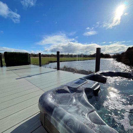 Luxury Lakeside Lodge With Htub Beautiful Views Annan Exterior foto
