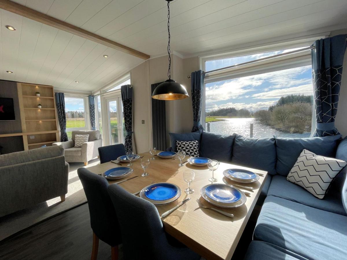 Luxury Lakeside Lodge With Htub Beautiful Views Annan Exterior foto